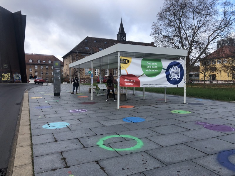 Blick auf Haltestelle Uni Campus