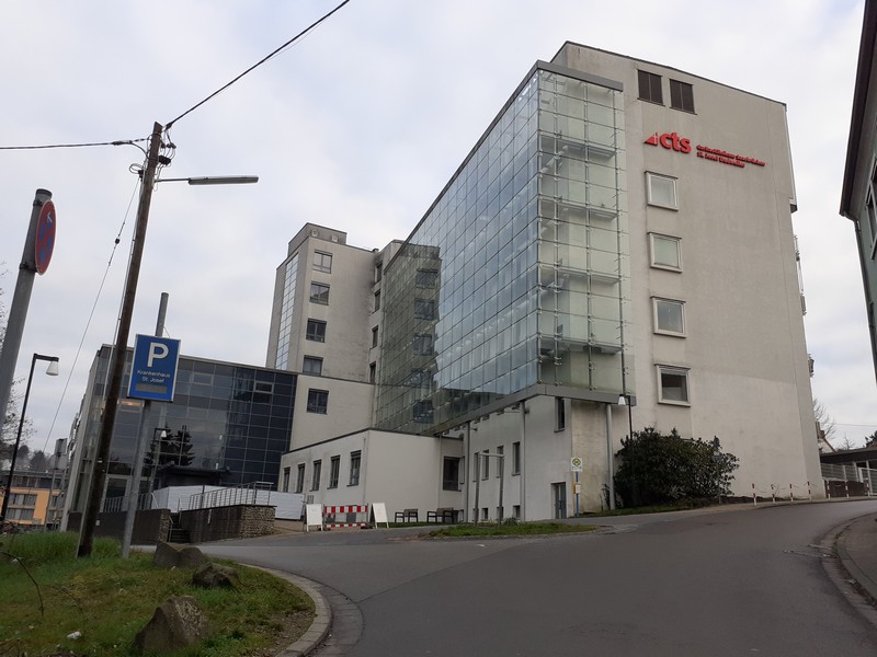 Vorderseite, Haupteingang - CaritasKlinikum Dudweiler