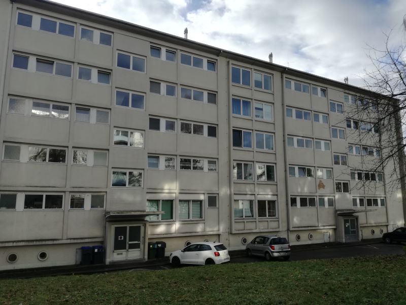 La photo montre la façade du bâtiment.