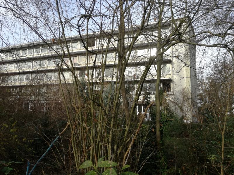 Dieses Bild zeigt die Rückseite des Gebäudes.